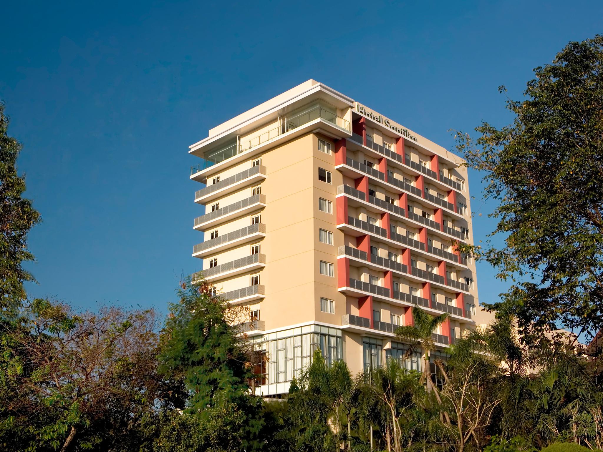 The Capital Hotel Surabaya Kültér fotó