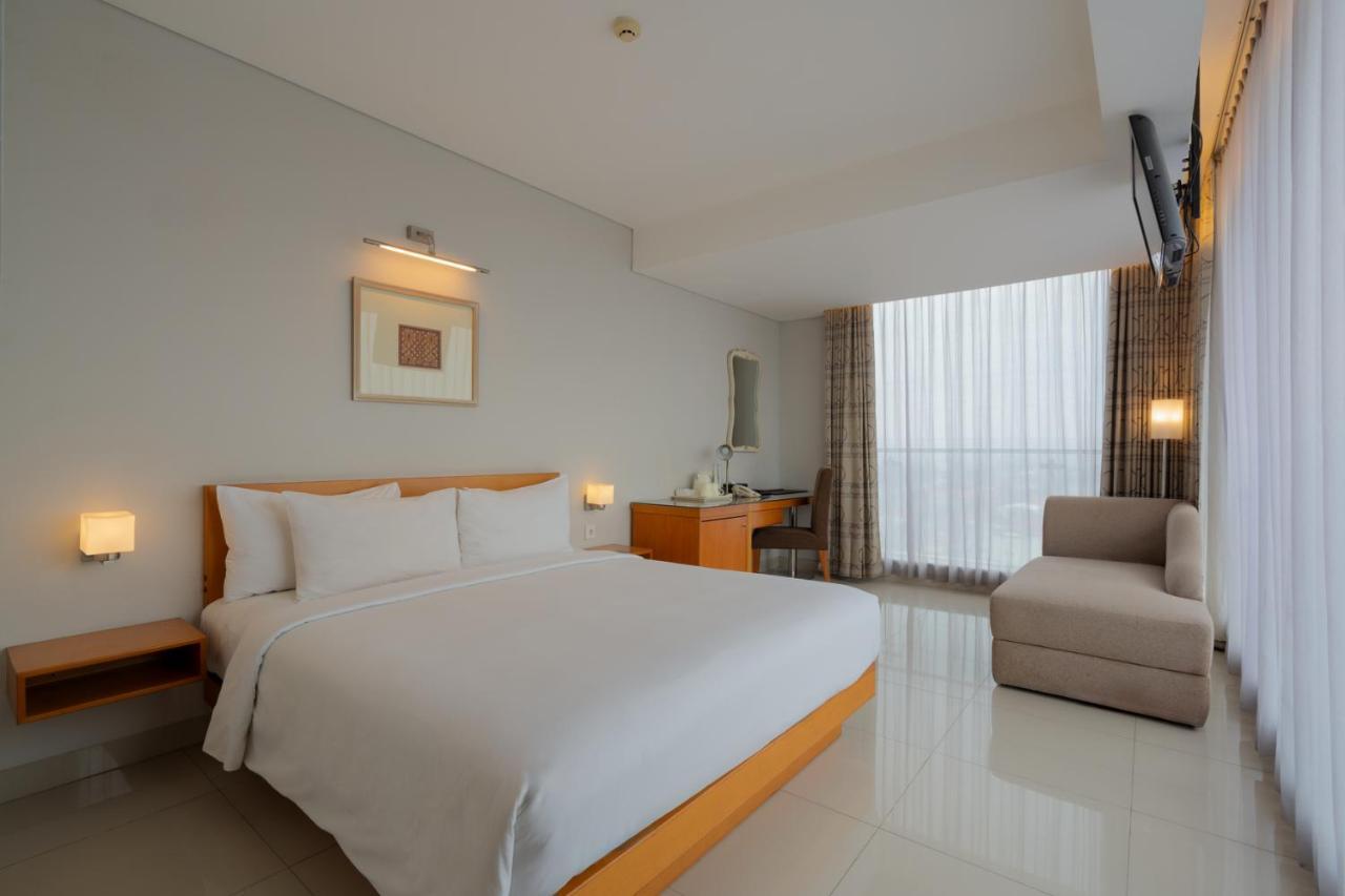 The Capital Hotel Surabaya Kültér fotó