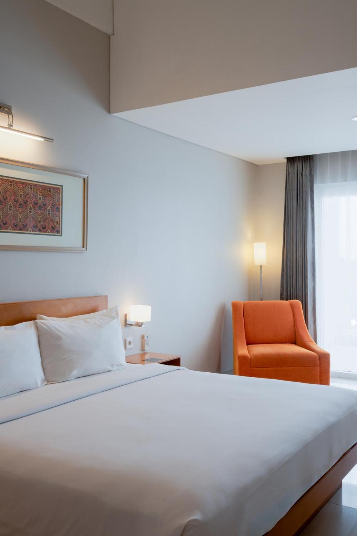 The Capital Hotel Surabaya Kültér fotó