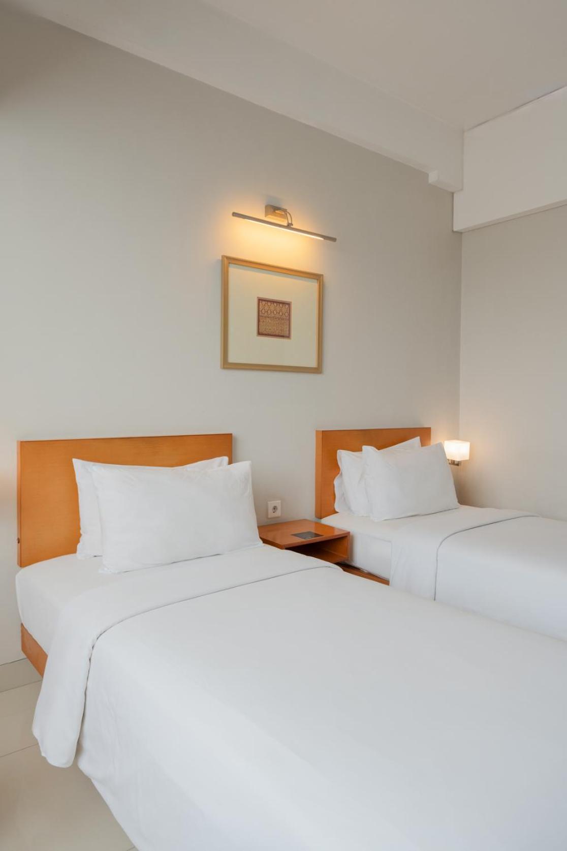 The Capital Hotel Surabaya Kültér fotó
