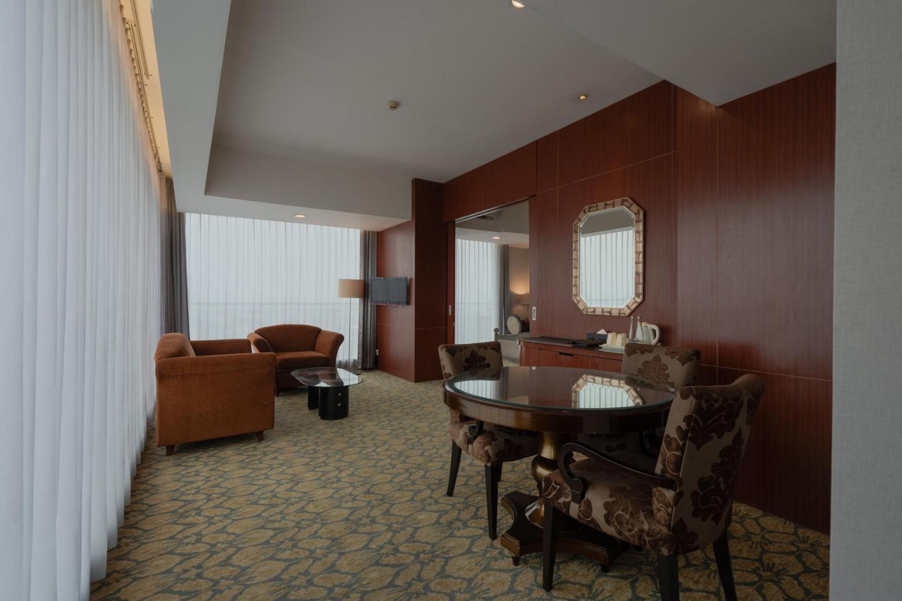 The Capital Hotel Surabaya Kültér fotó