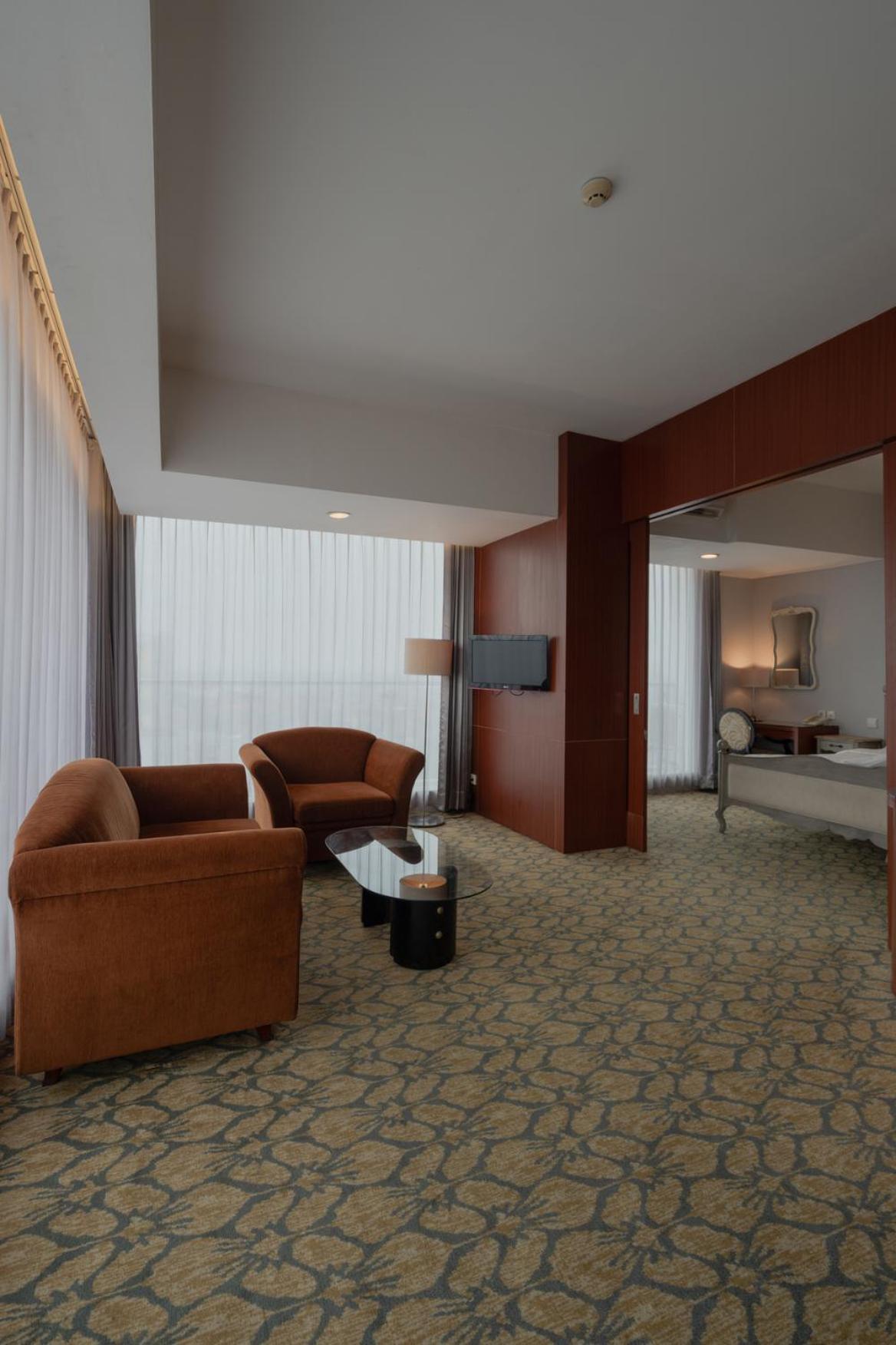 The Capital Hotel Surabaya Kültér fotó