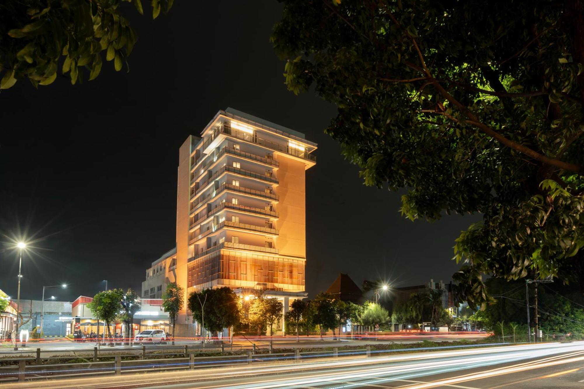 The Capital Hotel Surabaya Kültér fotó
