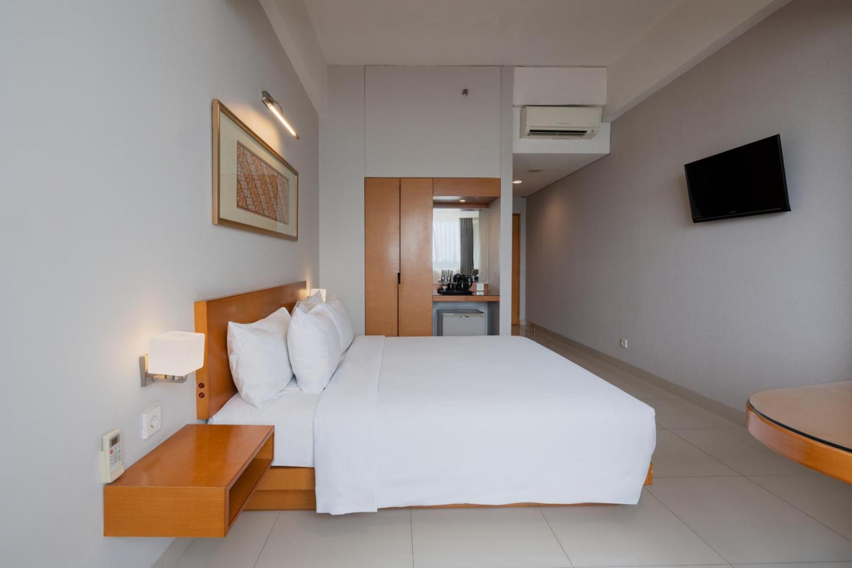 The Capital Hotel Surabaya Kültér fotó