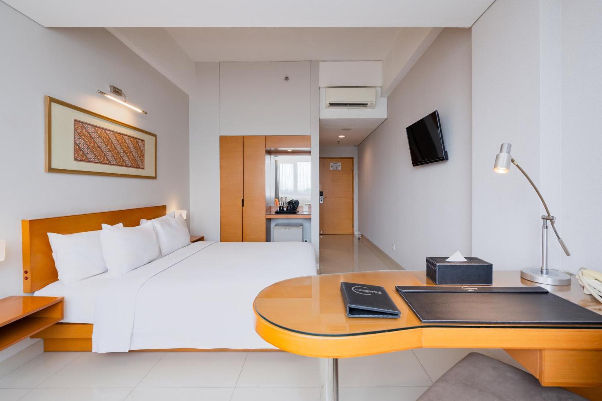 The Capital Hotel Surabaya Kültér fotó