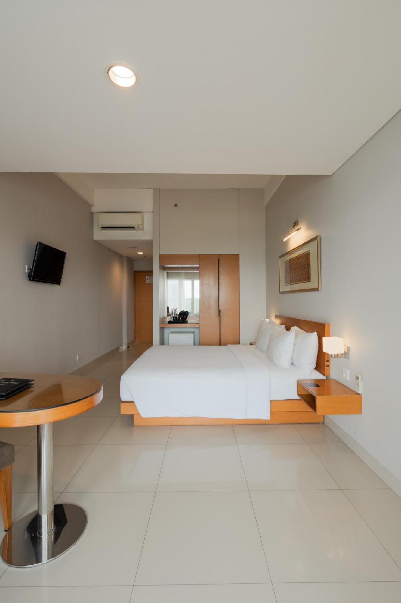 The Capital Hotel Surabaya Kültér fotó