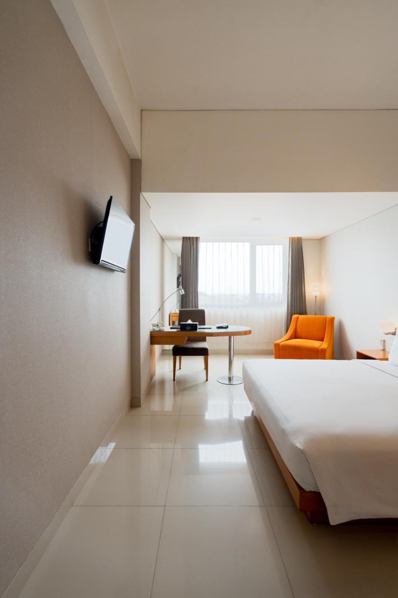 The Capital Hotel Surabaya Kültér fotó