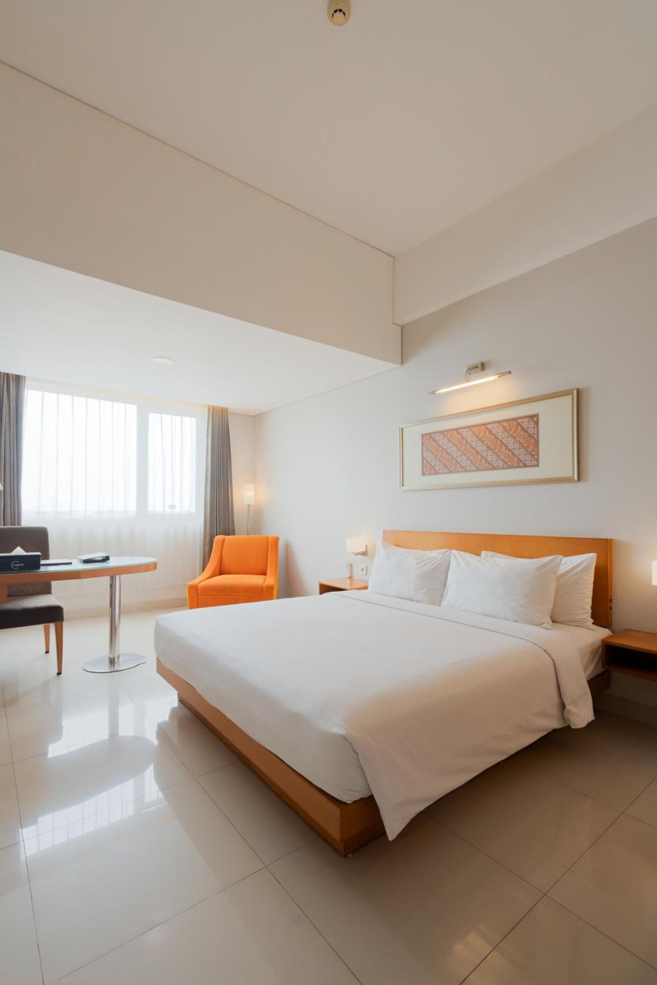 The Capital Hotel Surabaya Kültér fotó