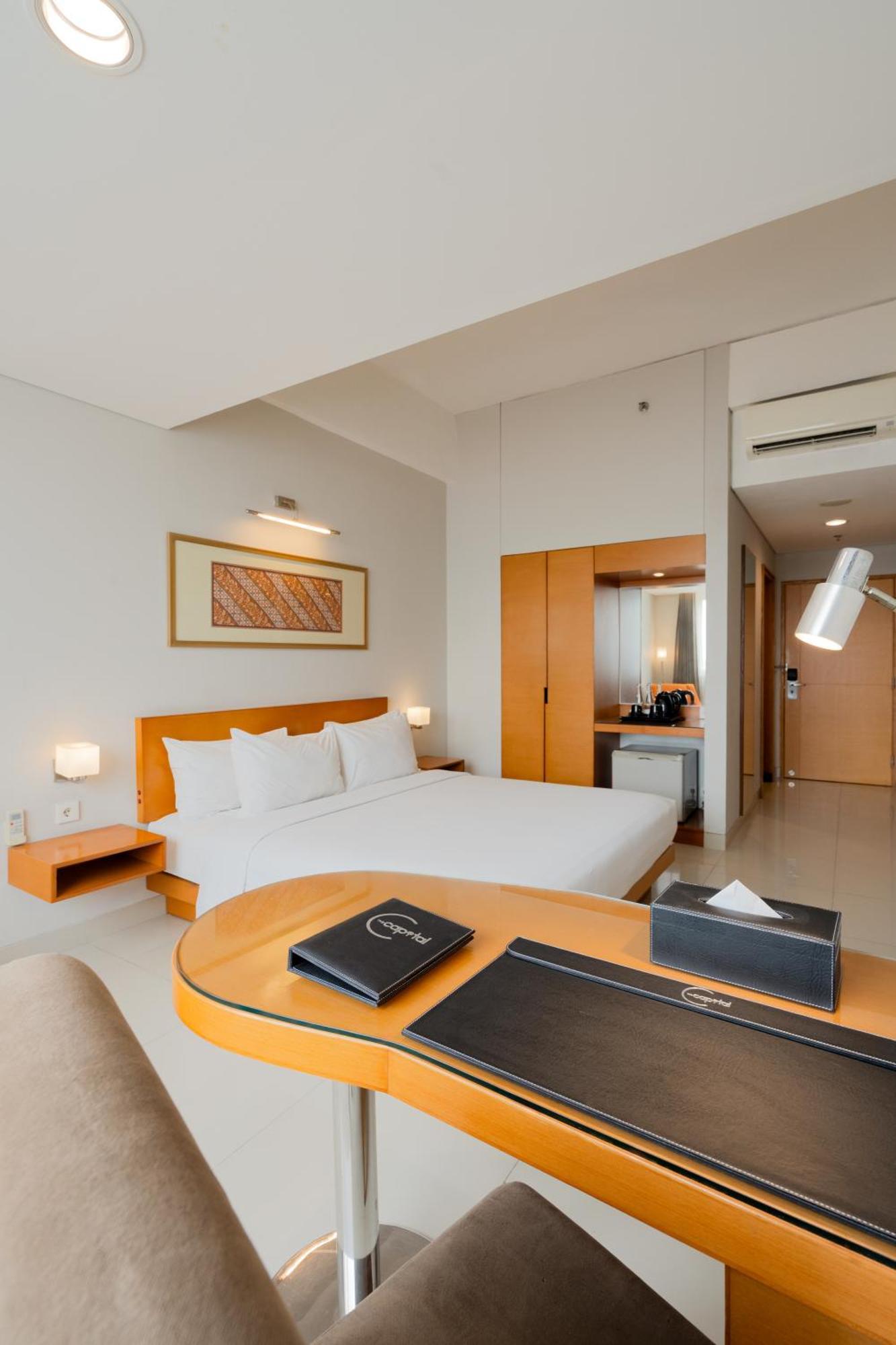 The Capital Hotel Surabaya Kültér fotó