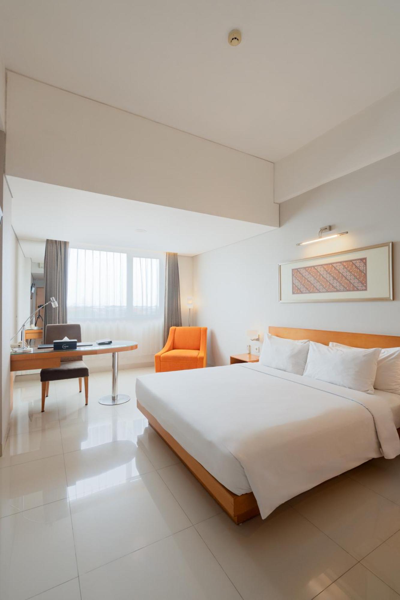 The Capital Hotel Surabaya Kültér fotó